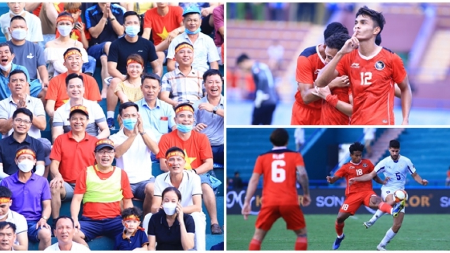 Khán giả Việt Trì hào hứng cổ vũ cho U23 Indonesia và U23 Philippines